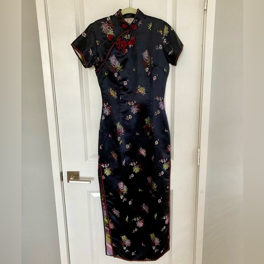 Elegant Floral Embroidered Cheongsam Dress